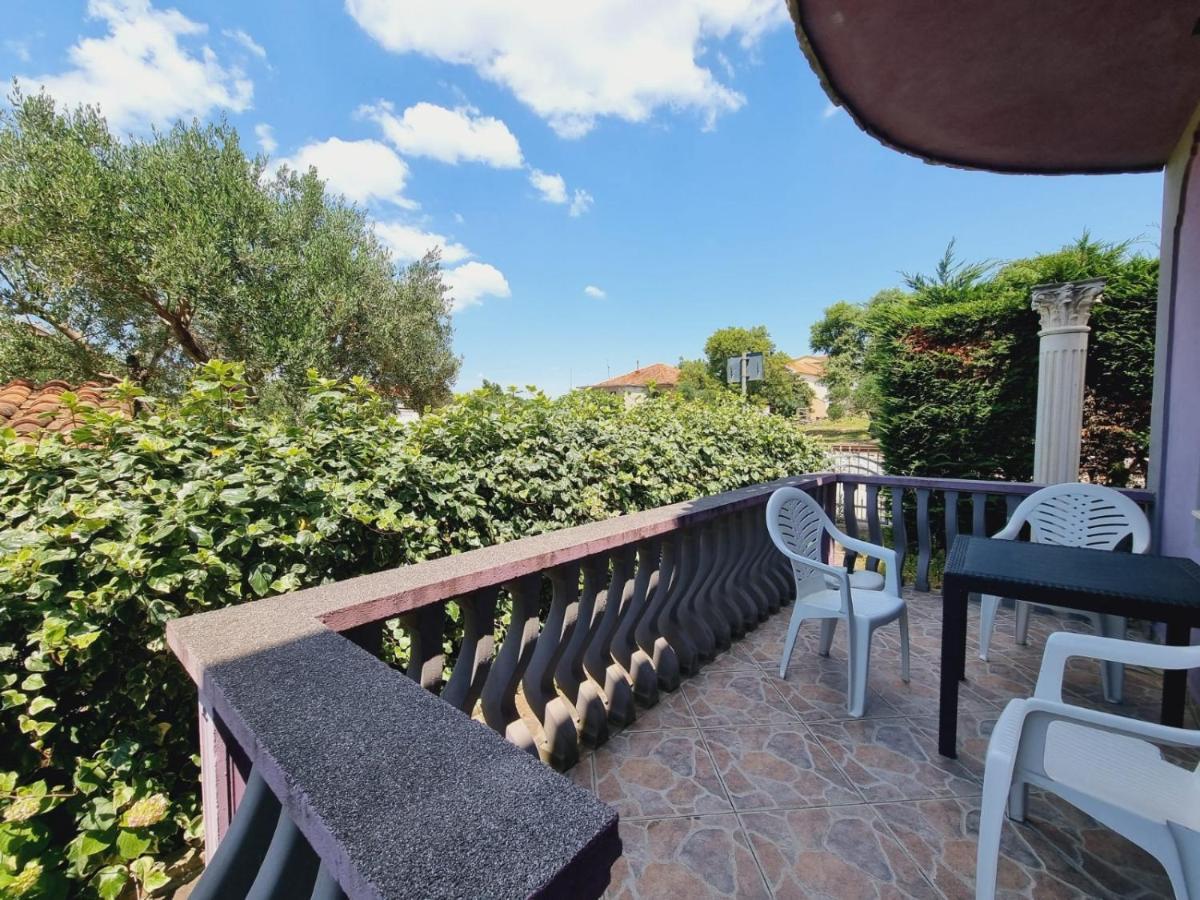 Apartmani Nika Bibinje Luaran gambar